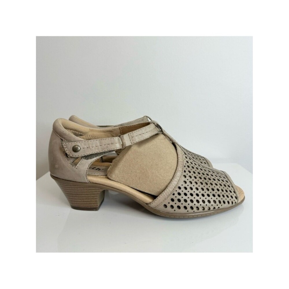 Earth Pavo Tan Beige Laser Cut Leather Strap Heel Sandal Shoe Women’s Size 9